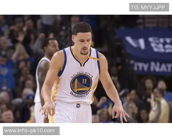 追梦格林赛后穿保护靴离开球馆伤势引发球迷担忧